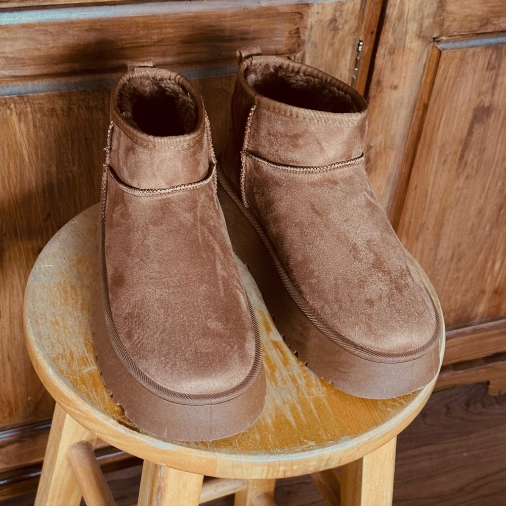 NWOT Wild Diva Brown Platform Ankle Boots 6.5